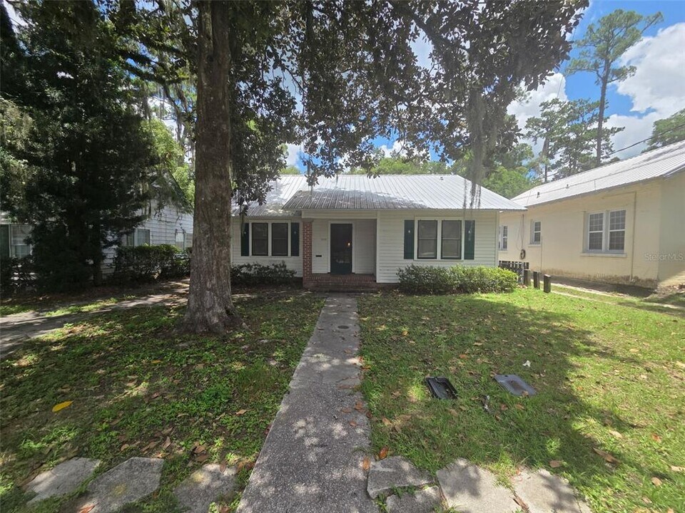 2032 NW 3rd Ave in Gainesville, FL - Building Photo