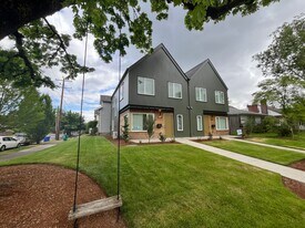 5685 N Willamette Blvd in Portland, OR - Building Photo