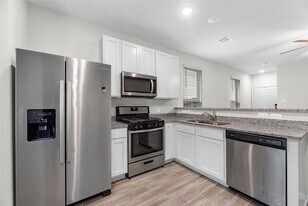 24750 Russet Bluff Trl in Huffman, TX - Building Photo