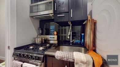 314 E 106th St in New York, NY - Building Photo - Building Photo