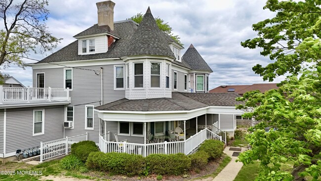 47 Burlington Ave in Leonardo, NJ - Building Photo - Building Photo
