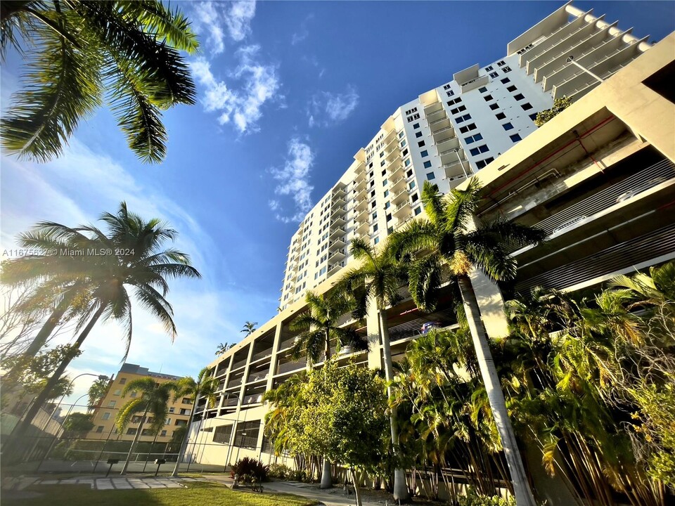 10 SW South River Dr, Unit 1514 in Miami, FL - Building Photo