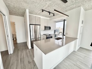 460 W Chicago Ave, Unit 1502 in Chicago, IL - Building Photo - Building Photo