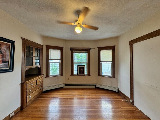 29 Frederick Ave, Unit 1 in Medford, MA - Building Photo - Building Photo