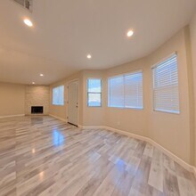 2720 Otter Creek Ct in Las Vegas, NV - Building Photo - Building Photo