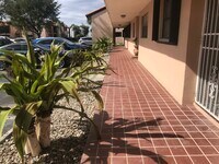 490 W Park Dr, Unit 102 in Miami, FL - Building Photo - Building Photo