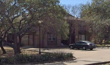 301 N Winters Furr in Johnson City, TX - Building Photo - Building Photo