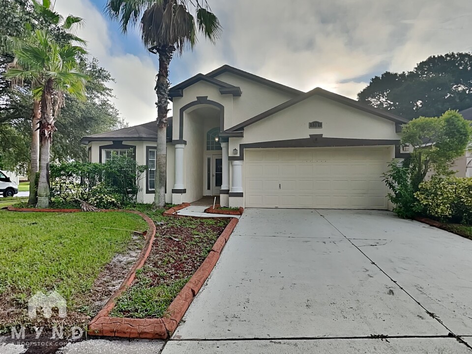 3318 Manor Cove Cir in Riverview, FL - Foto de edificio