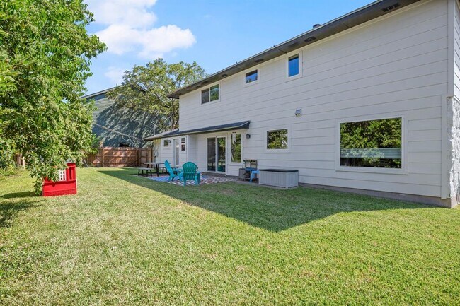6102 Smith Oak Trail in Austin, TX - Building Photo - Building Photo