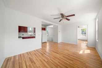 539 Bergen Blvd, Unit 2 in Ridgefield, NJ - Building Photo - Building Photo