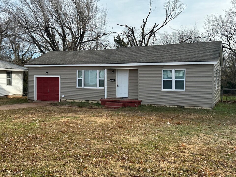 1303 Laverne Ave in Shawnee, OK - Building Photo