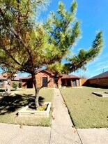 1045 Pepperidge Dr in Lancaster, TX - Building Photo