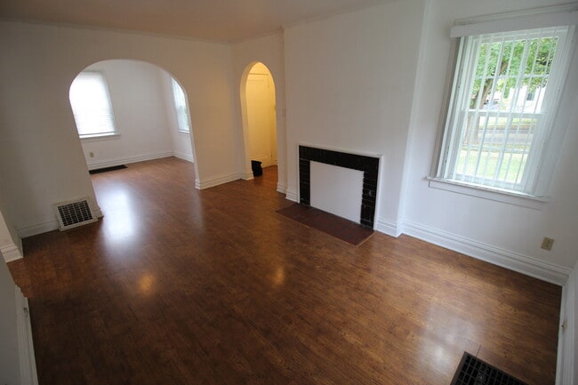713 S Allen St in State College, PA - Foto de edificio - Building Photo