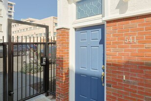 541 Juniper St in San Diego, CA - Building Photo