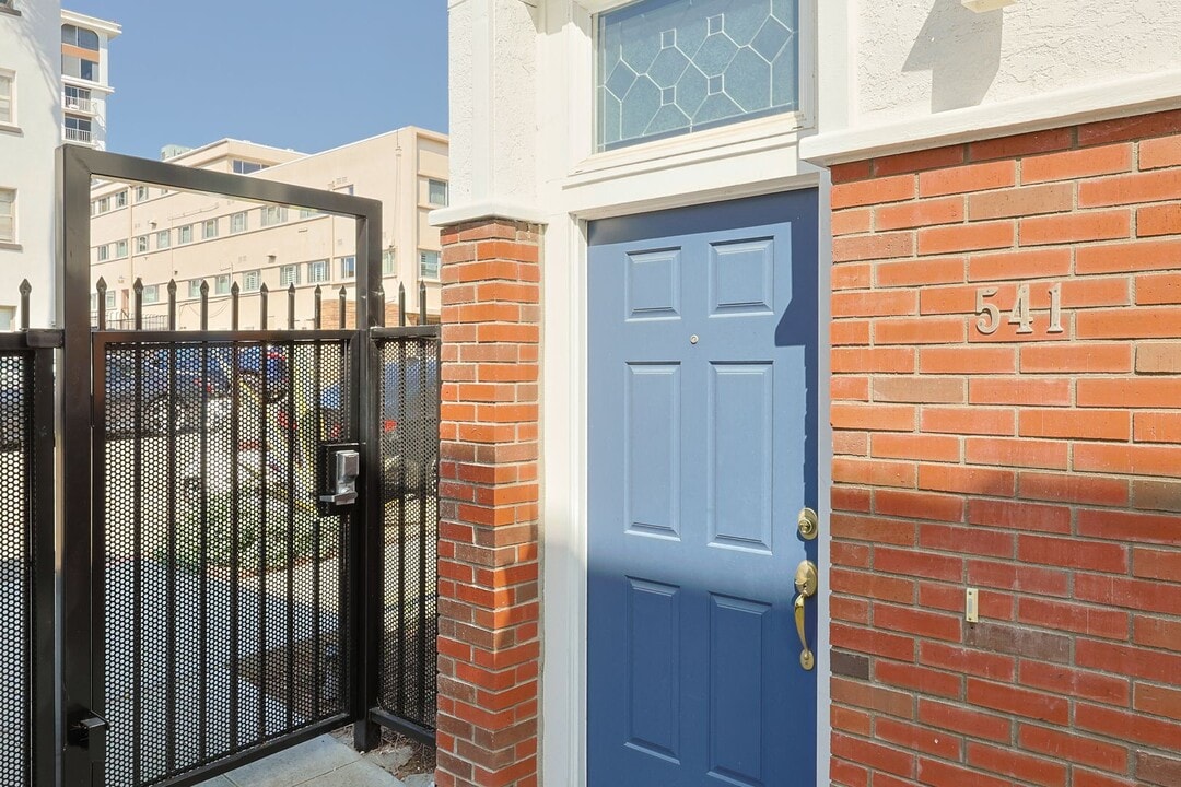 541 Juniper St in San Diego, CA - Building Photo