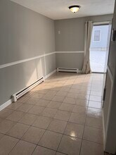 148 Westbury Park Rd, Unit A in Watertown, CT - Foto de edificio - Building Photo