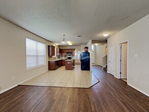 515 Point Springs in San Antonio, TX - Foto de edificio - Building Photo