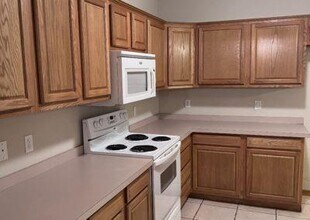 1720 Riviera Ln in Oklahoma City, OK - Building Photo - Building Photo