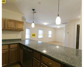 34 Bentley St, Unit 2 in Boston, MA - Building Photo - Building Photo