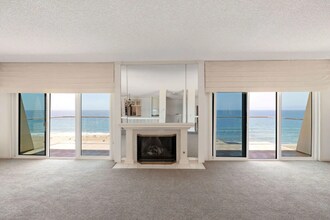 703 Esplanade, Unit 4 in Redondo Beach, CA - Building Photo - Building Photo