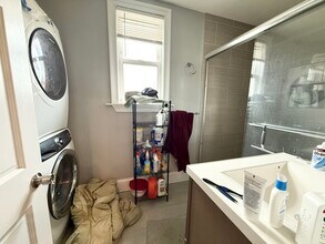 12 Bickford Ave, Unit 2 in Boston, MA - Foto de edificio - Building Photo