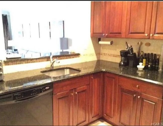 3 Cross St in Suffern, NY - Foto de edificio - Building Photo