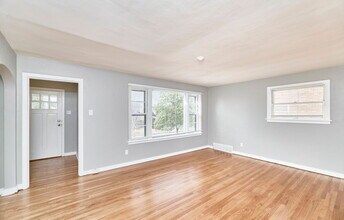 7361 Melrose Ave in University City, MO - Building Photo - Building Photo