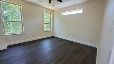 510 S Mesquite St in Arlington, TX - Building Photo - Building Photo