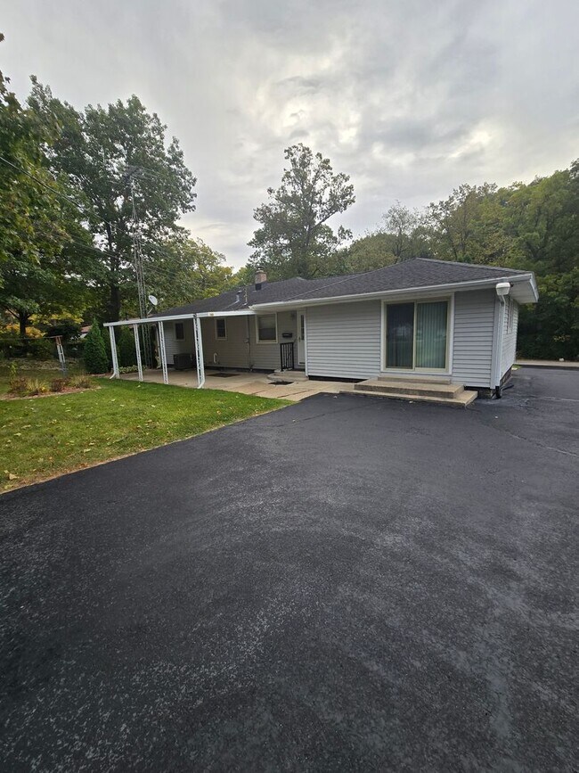 2620 Driftwood Trail in Burlington, WI - Building Photo - Building Photo
