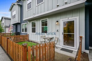 13157 175th Ave E in Bonney Lake, WA - Building Photo