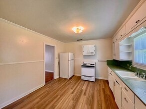 705 Runnels Ave in Crockett, TX - Foto de edificio - Building Photo