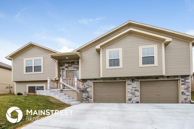 property at 1305 NW Hilltop Ln