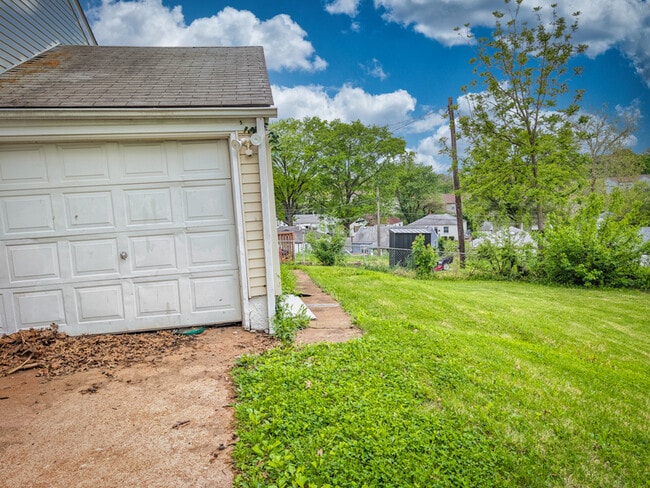 7470 Sharon Dr in St. Louis, MO - Building Photo - Building Photo