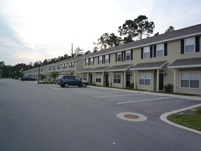 The Palms of Freeport in Freeport, FL - Building Photo - Building Photo