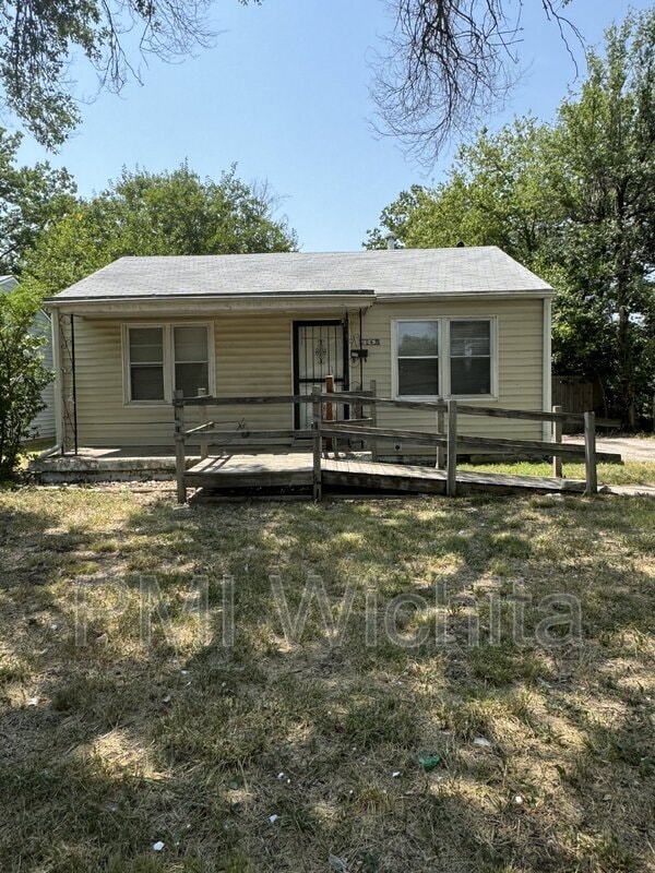 property at 2043 N Minnesota St