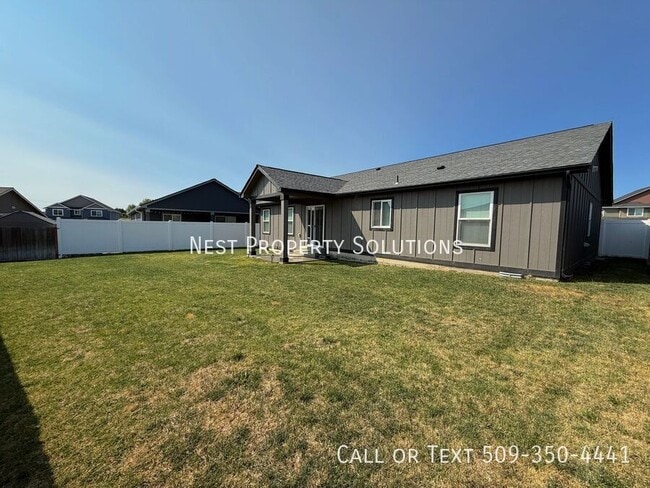 551 Battery Dr in Moses Lake, WA - Foto de edificio - Building Photo