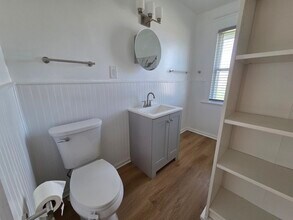 5706 22nd Ave, Unit Upper in Kenosha, WI - Foto de edificio - Building Photo