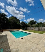 1528 NE Sunview Terrace in Jensen Beach, FL - Foto de edificio - Building Photo