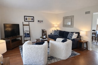 21355 Sierra Dr in Brookfield, WI - Building Photo - Building Photo