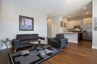 2740 W Armitage Ave in Chicago, IL - Building Photo - Building Photo