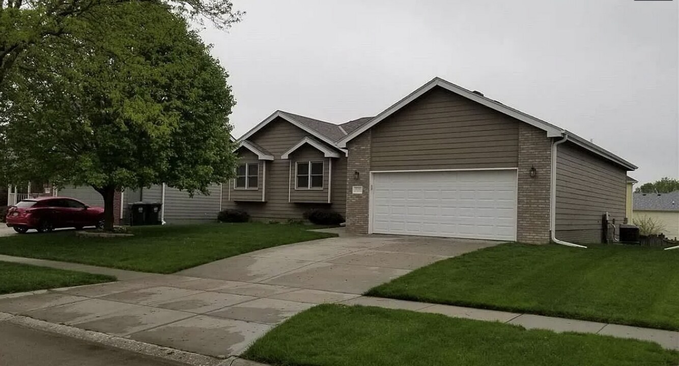 7710 S 33rd St in Lincoln, NE - Building Photo