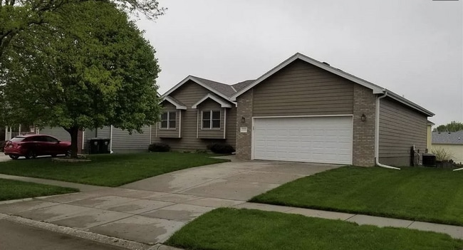 property at 7710 S 33rd St