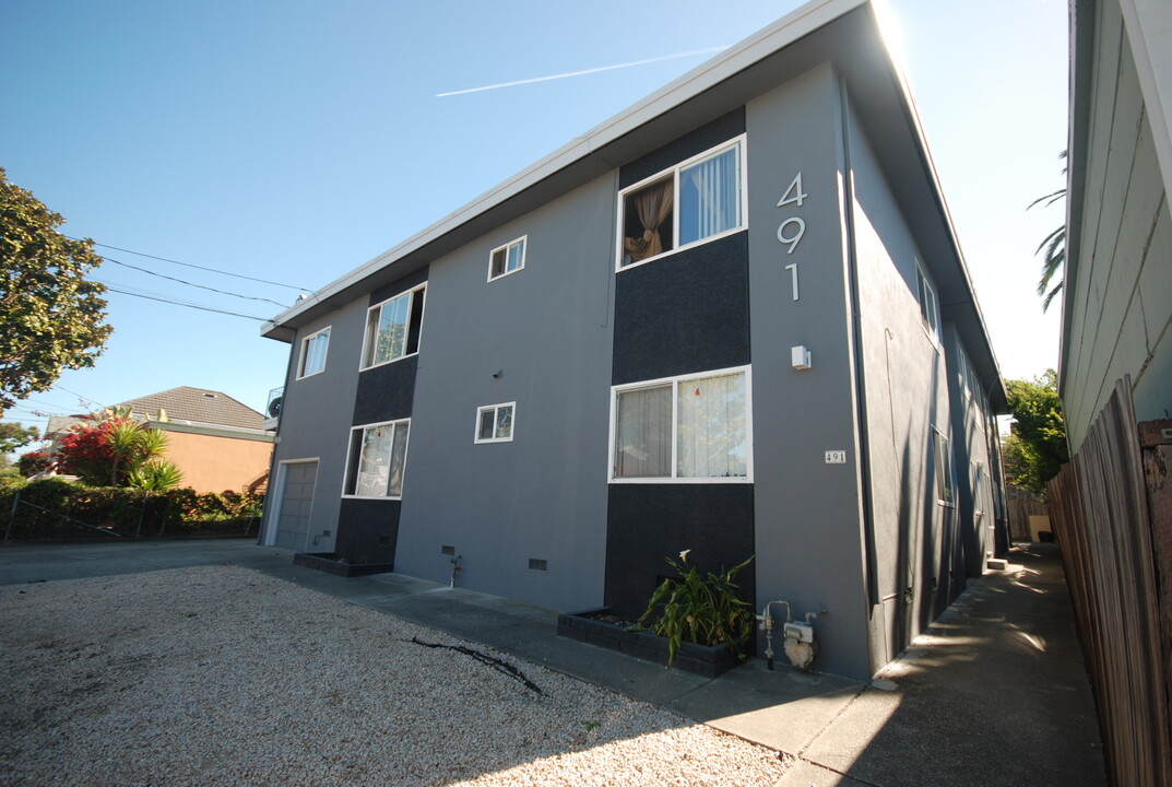 491 Milton Ave in San Bruno, CA - Building Photo