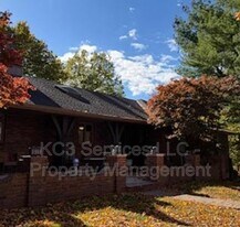 615 E 101st Terrace in Kansas City, MO - Building Photo