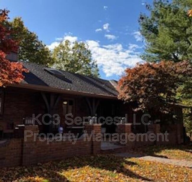 property at 615 E 101st Terrace