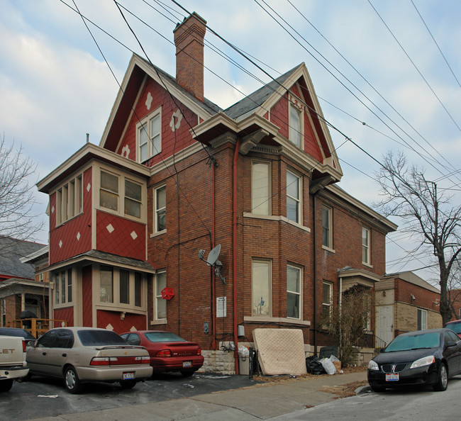 301 W McMillan St in Cincinnati, OH - Building Photo - Building Photo