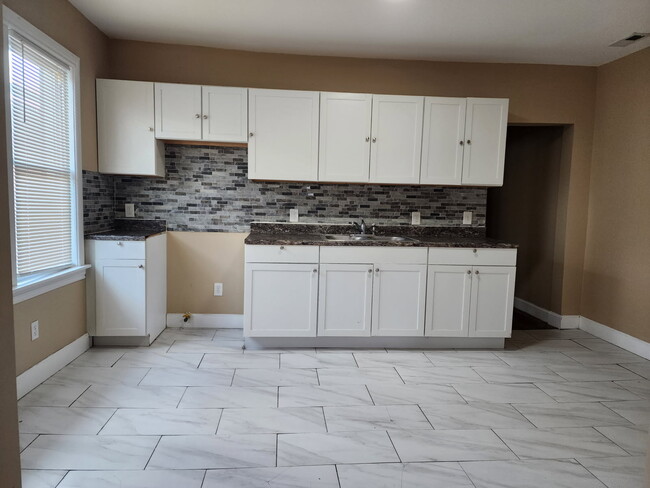 2490 Woodmere St in Detroit, MI - Building Photo - Building Photo
