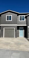 6592 W 36th Pl in Kennewick, WA - Building Photo