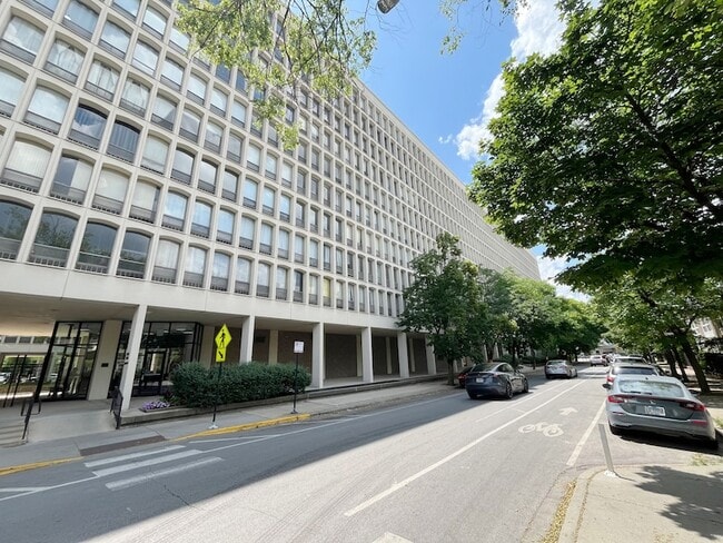 property at 1401 E 55th St