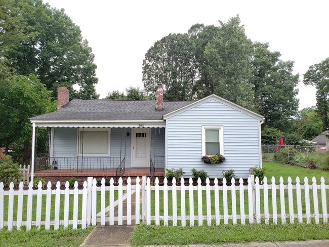 103 N First St in Mebane, NC - Building Photo - Building Photo
